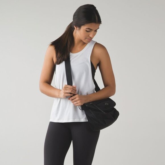 Lululemon - Festival Bag in Black - Picture 4 of 16
